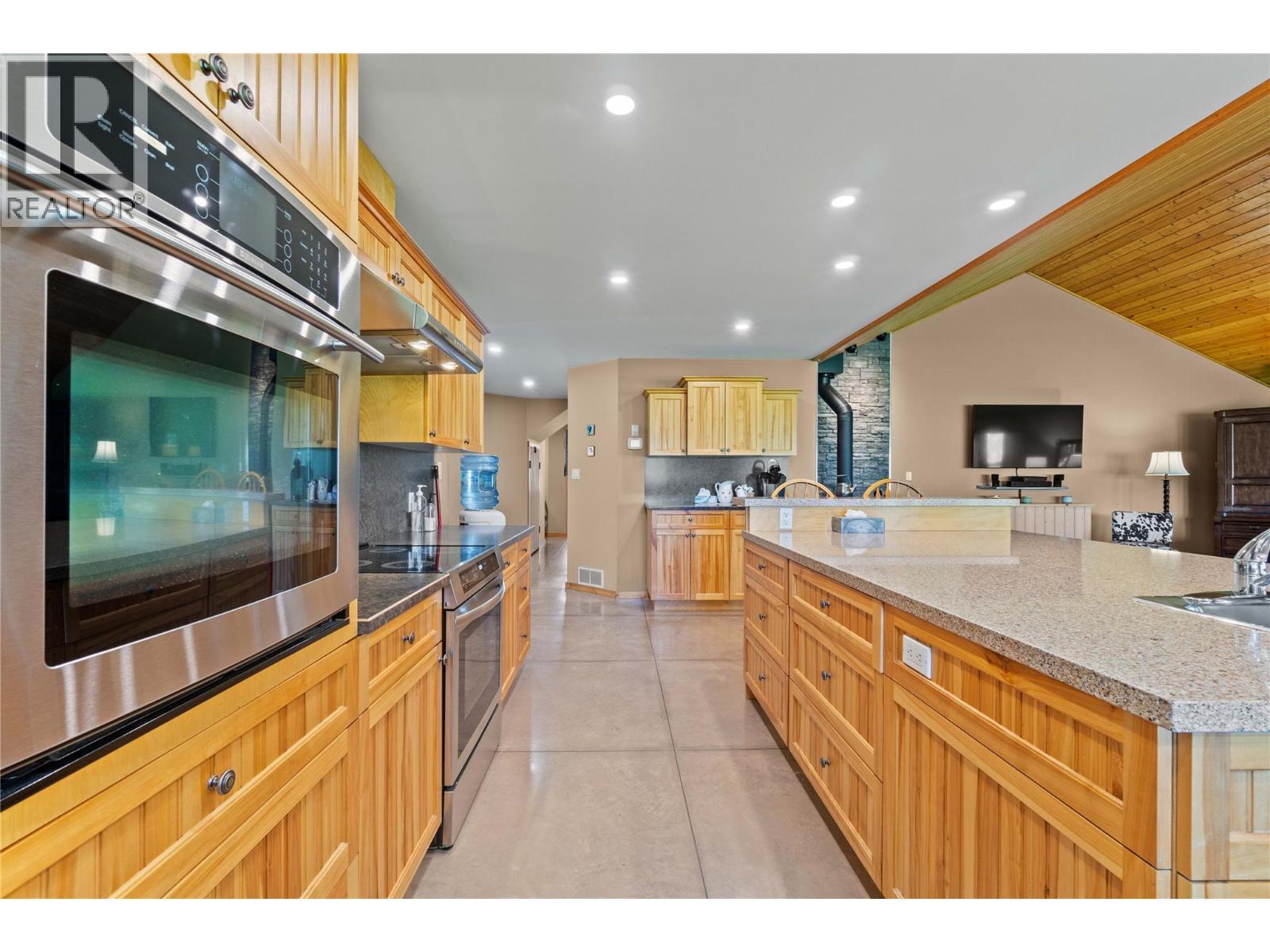 152 Salmon River Road. Salmon Arm, British Columbia