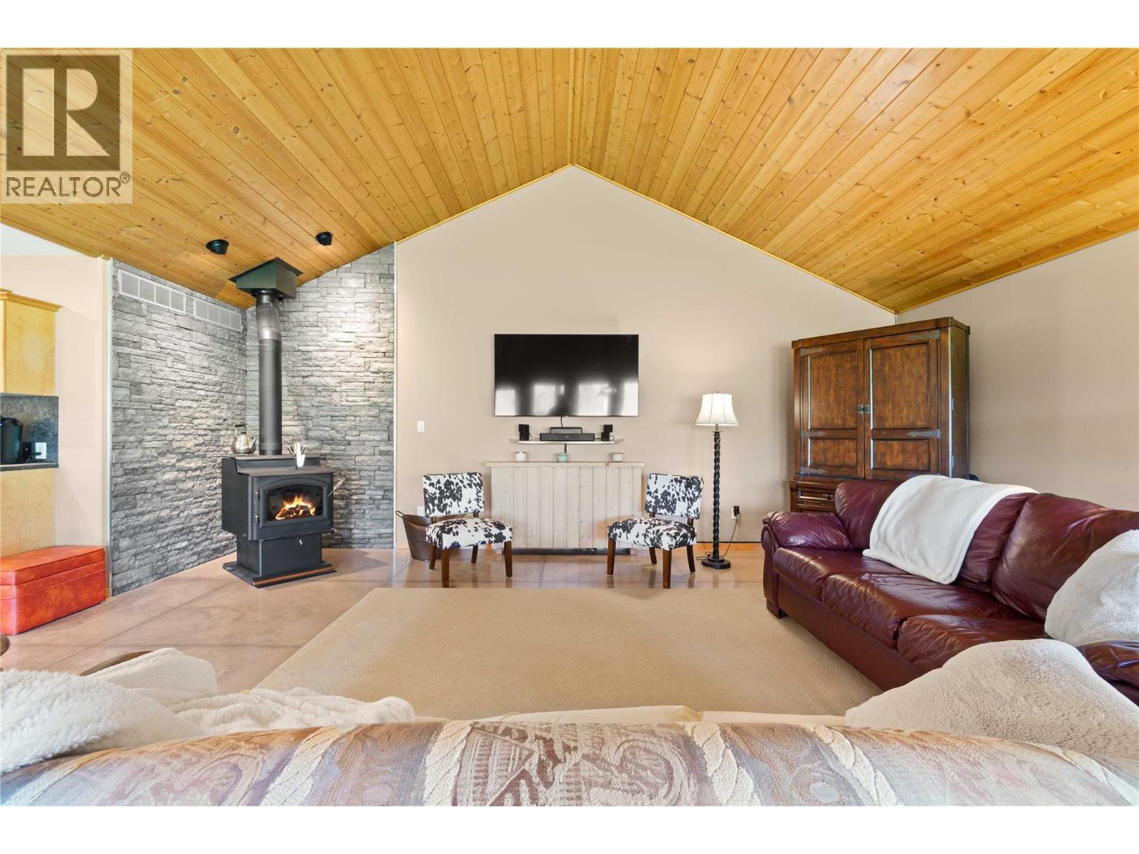 152 Salmon River Road. Salmon Arm, British Columbia