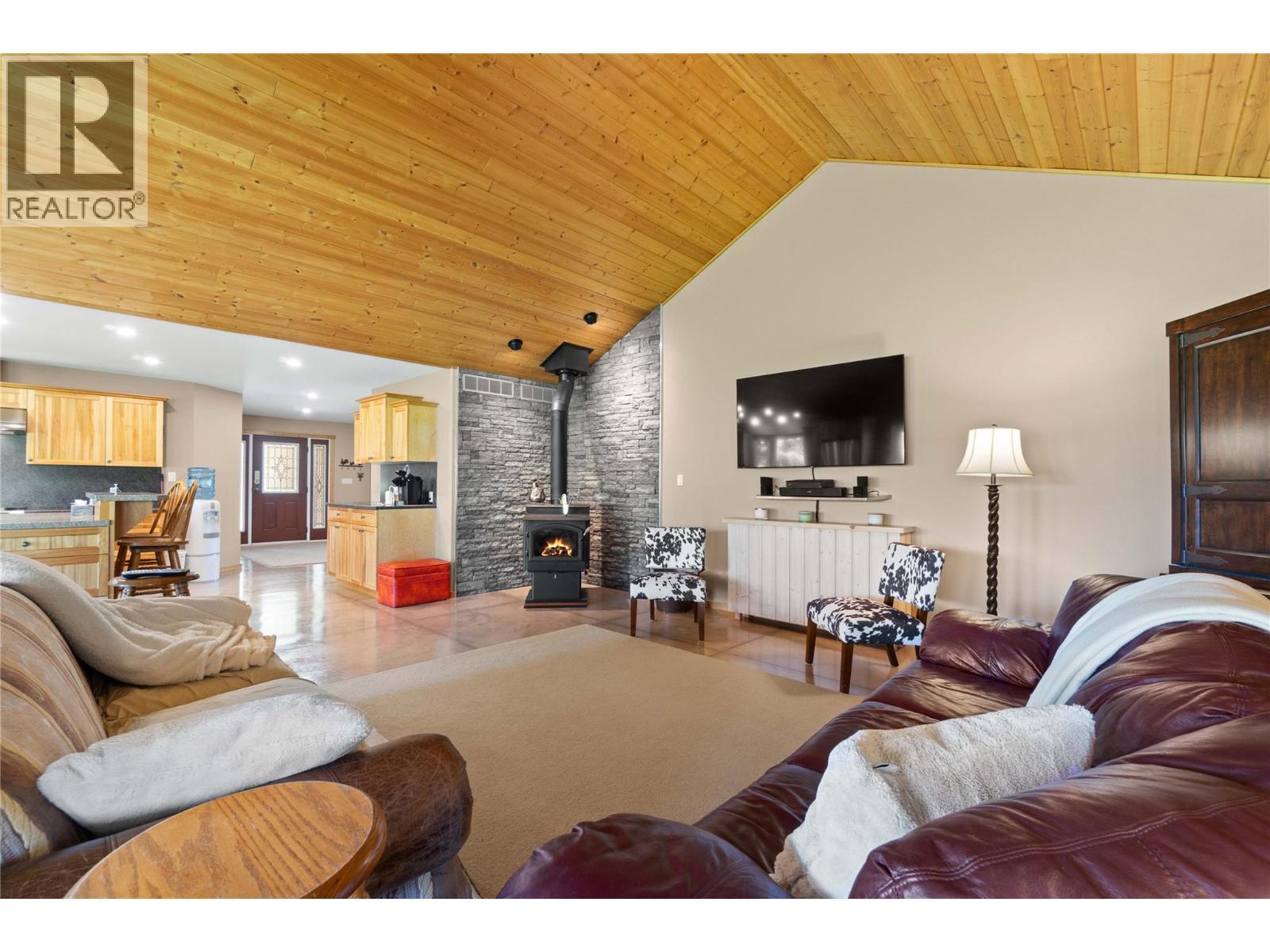 152 Salmon River Road. Salmon Arm, British Columbia