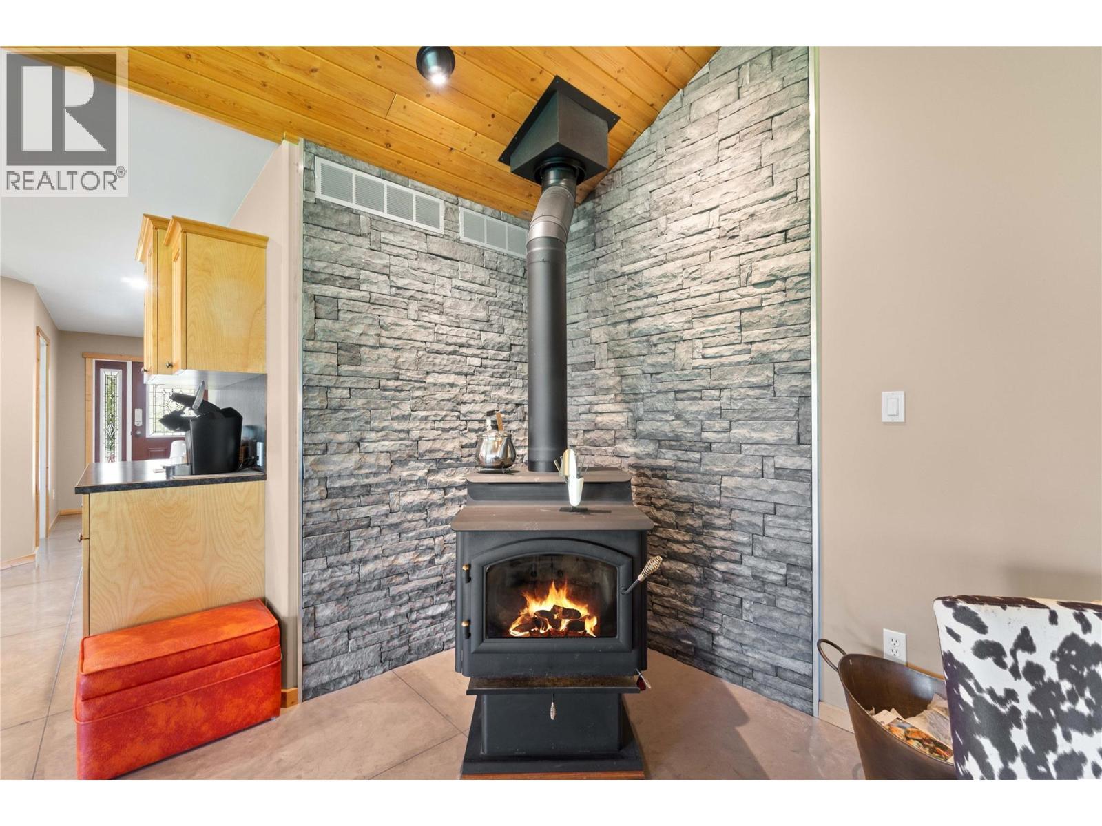 152 Salmon River Road. Salmon Arm, British Columbia