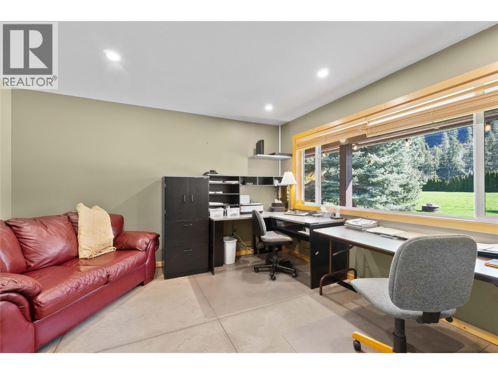 152 Salmon River Road. Salmon Arm, British Columbia