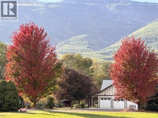 152 Salmon River Road. Salmon Arm, British Columbia