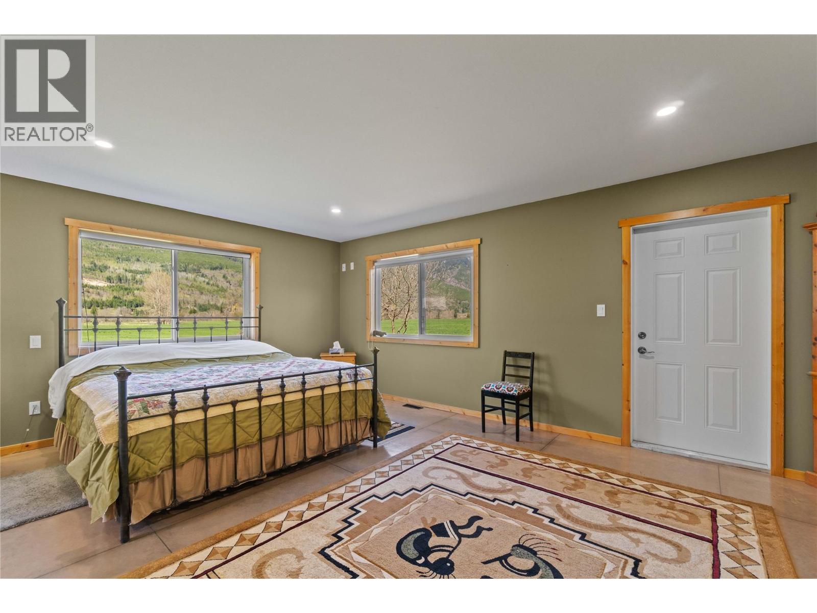 152 Salmon River Road. Salmon Arm, British Columbia