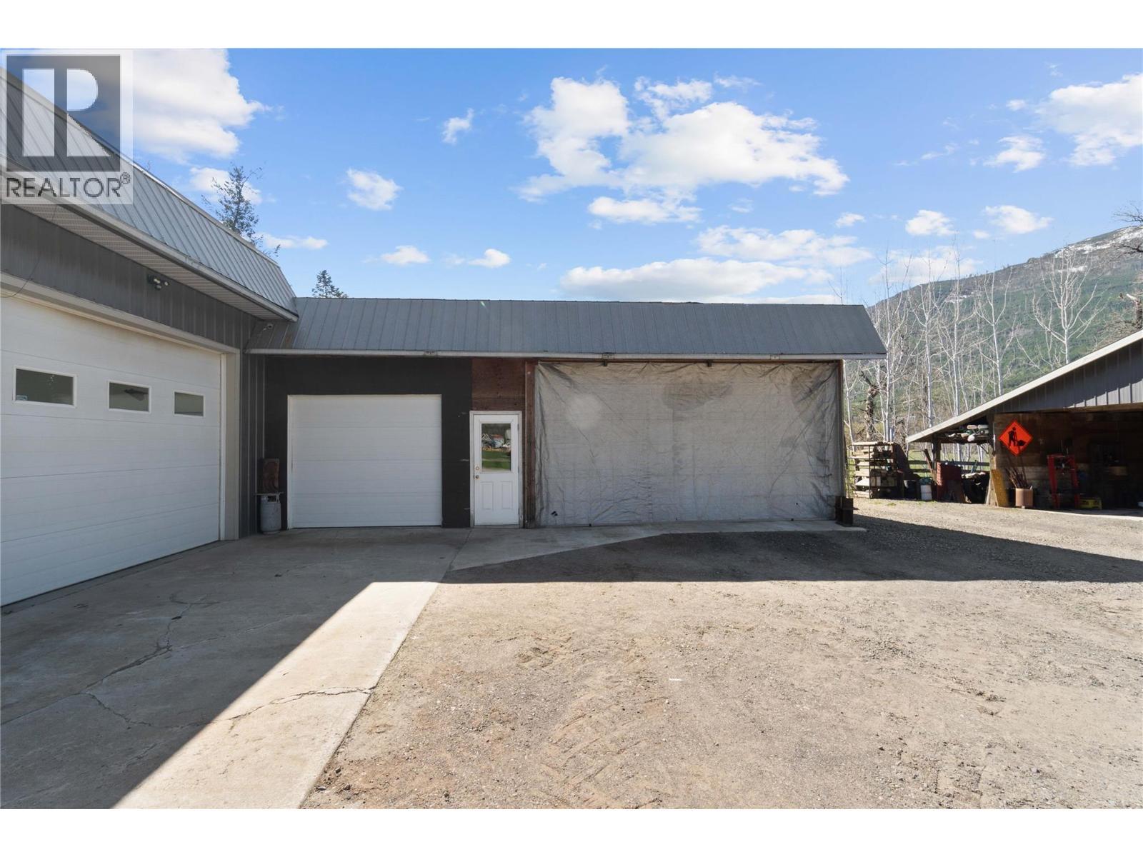 152 Salmon River Road. Salmon Arm, British Columbia