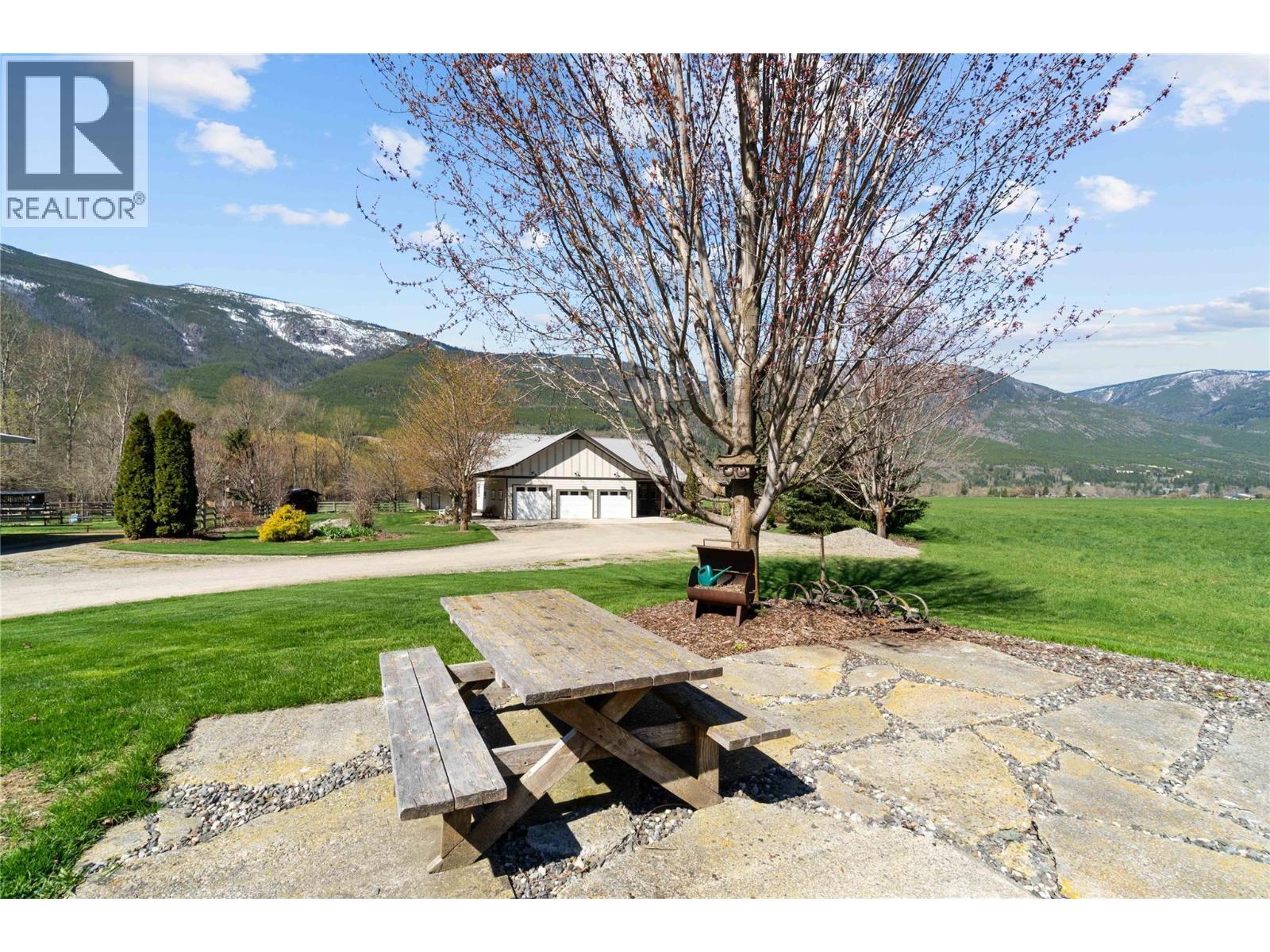 152 Salmon River Road. Salmon Arm, British Columbia