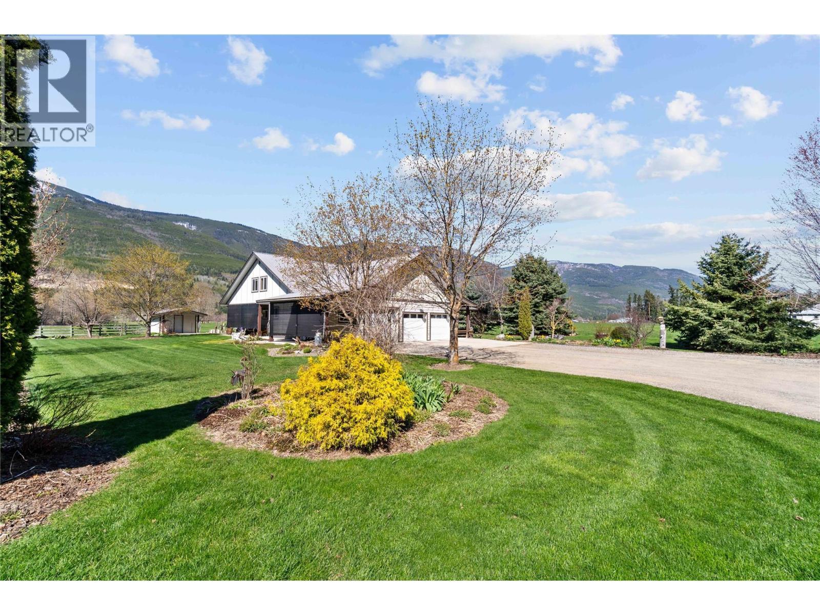 152 Salmon River Road. Salmon Arm, British Columbia