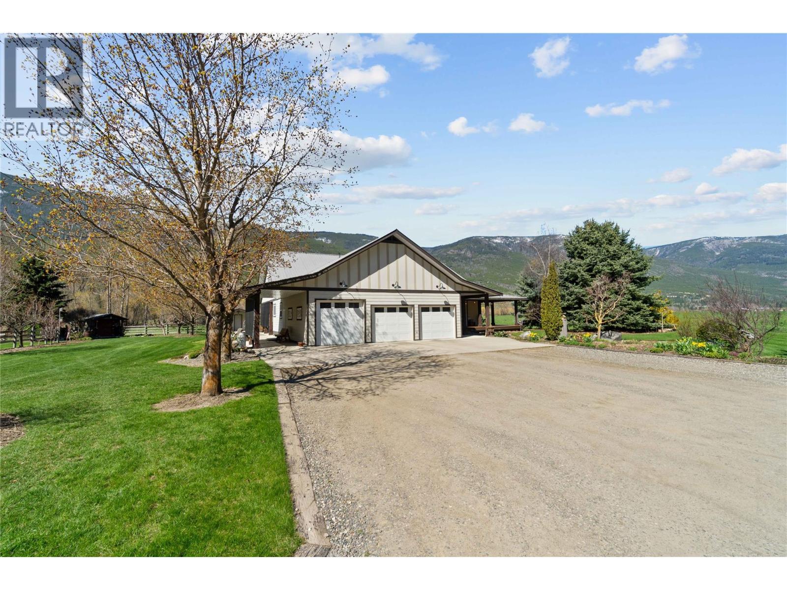 152 Salmon River Road. Salmon Arm, British Columbia