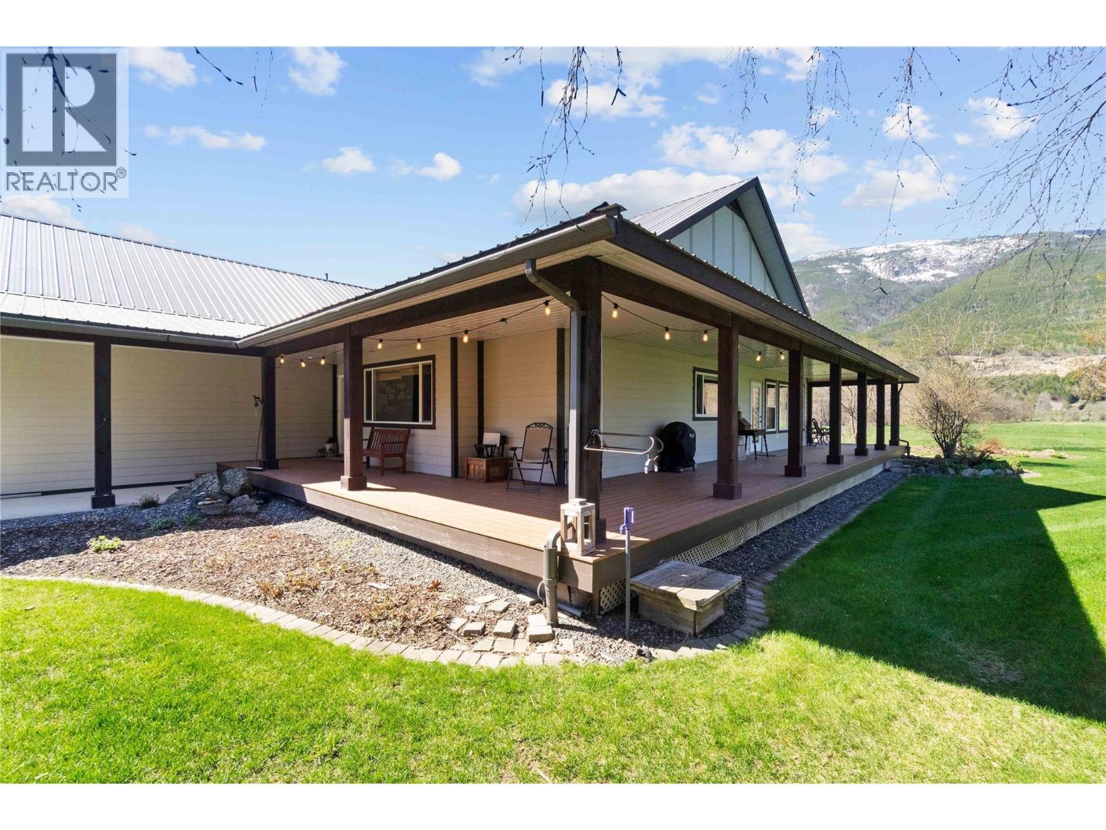 152 Salmon River Road. Salmon Arm, British Columbia