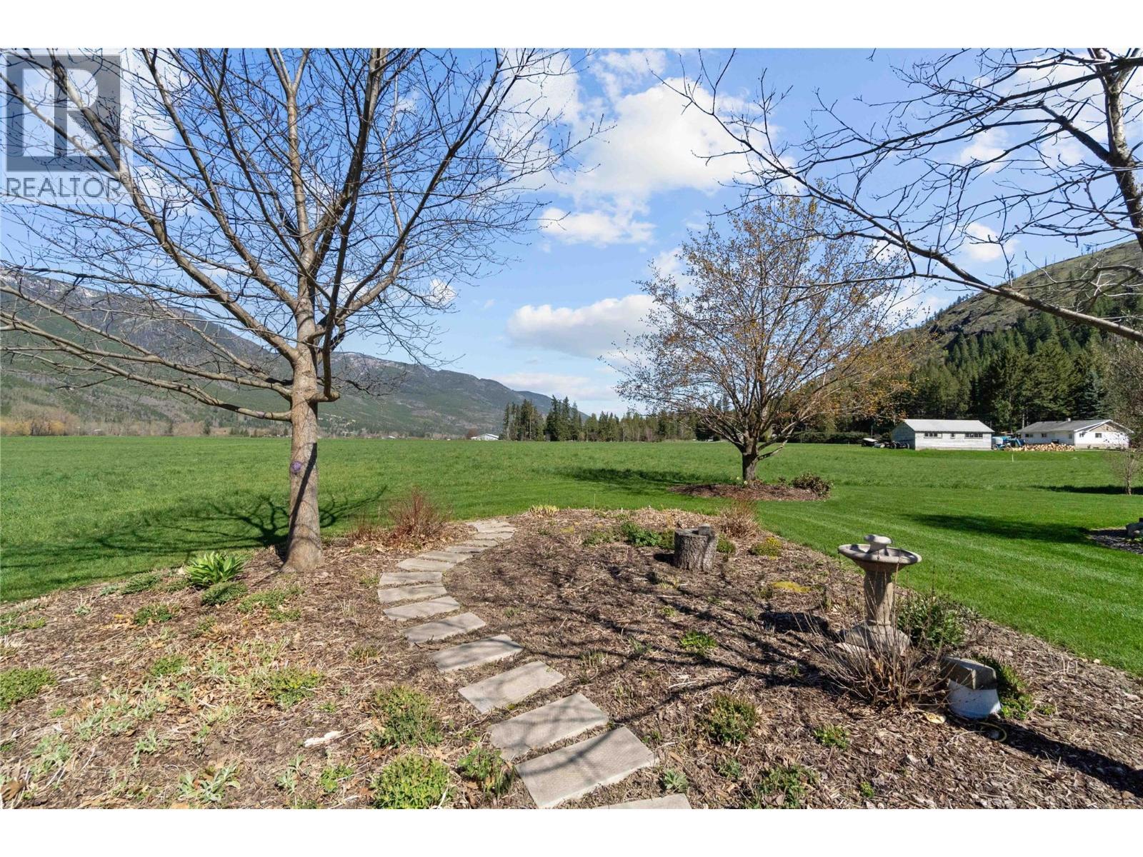 152 Salmon River Road. Salmon Arm, British Columbia