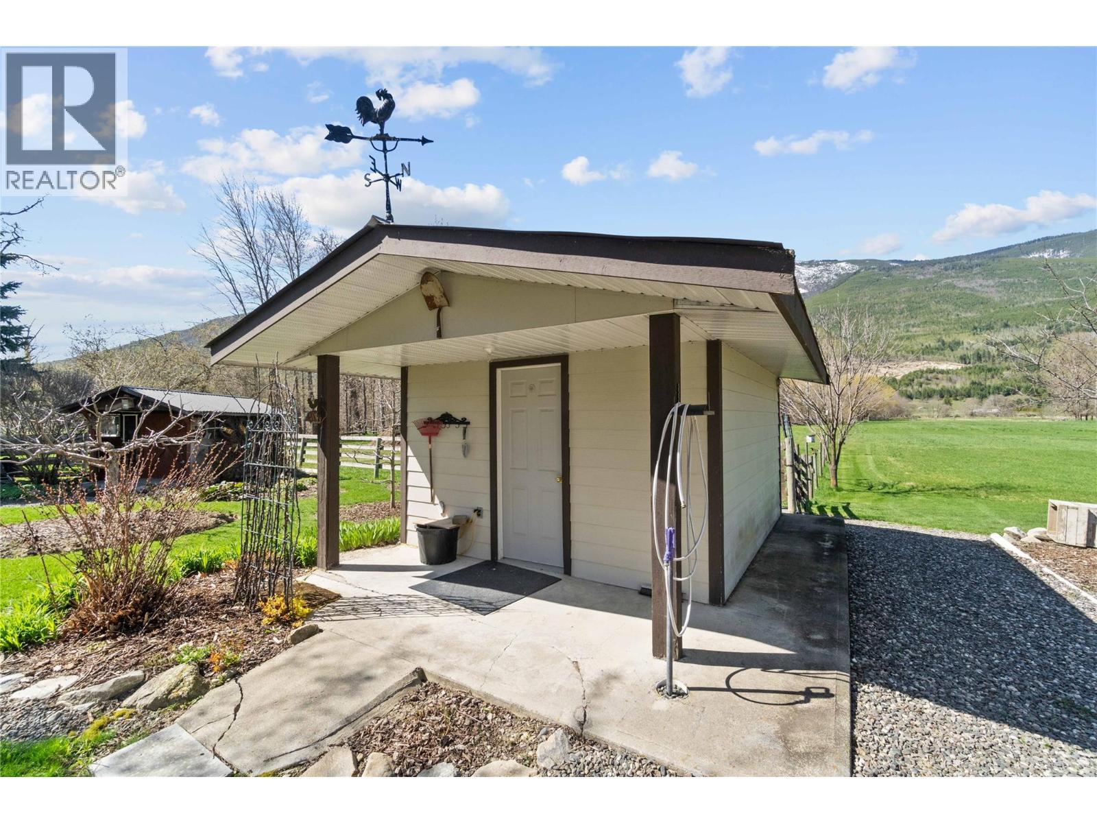 152 Salmon River Road. Salmon Arm, British Columbia