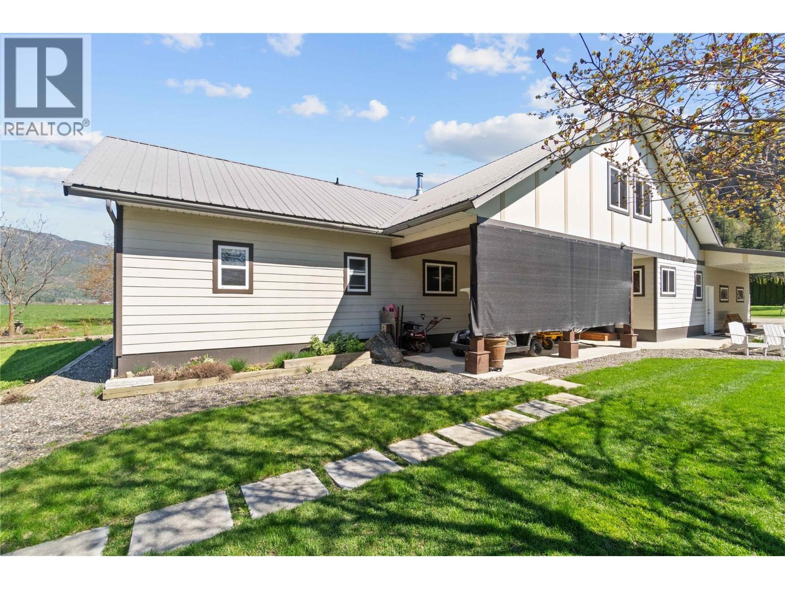 152 Salmon River Road. Salmon Arm, British Columbia