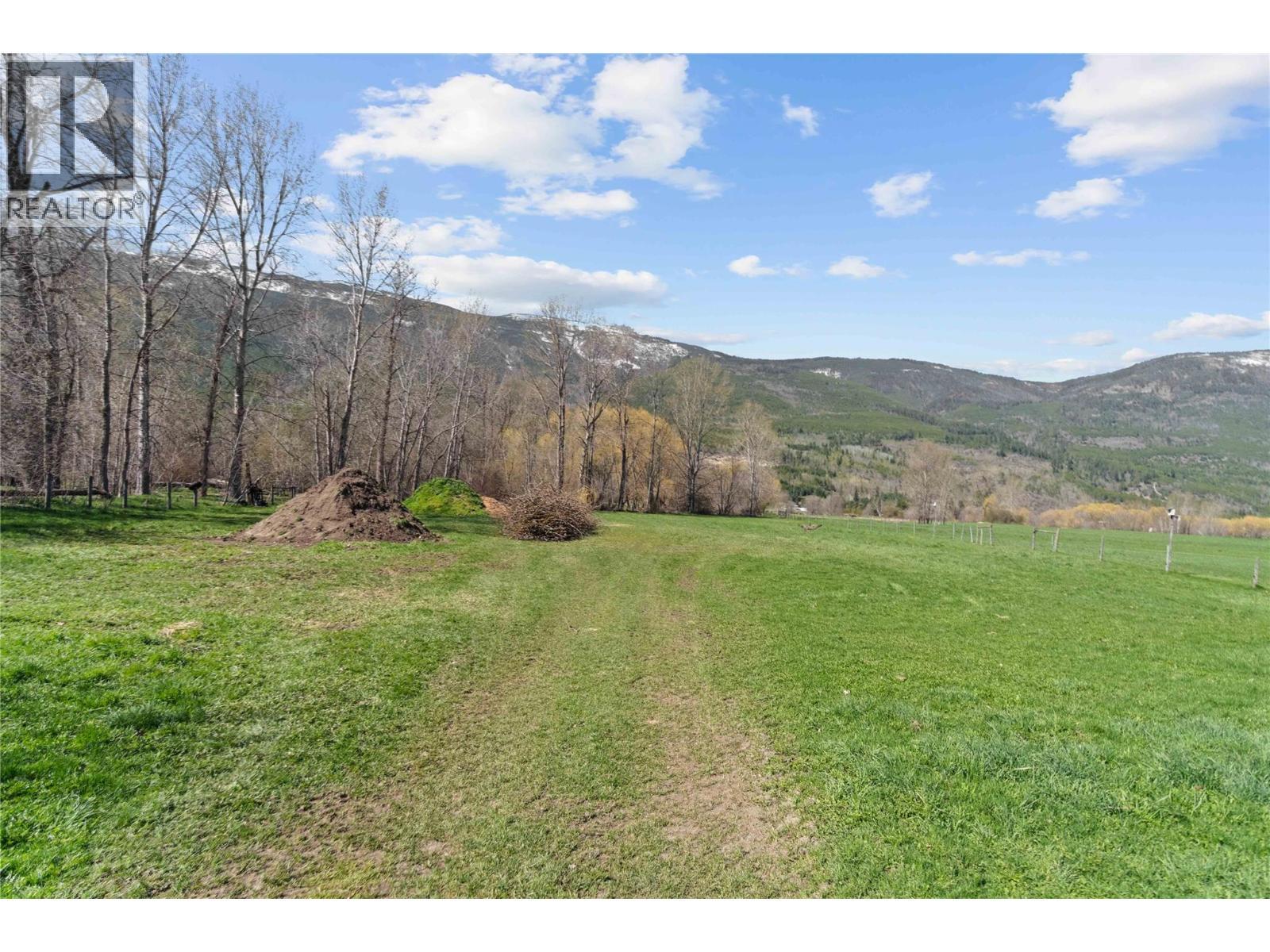 152 Salmon River Road. Salmon Arm, British Columbia