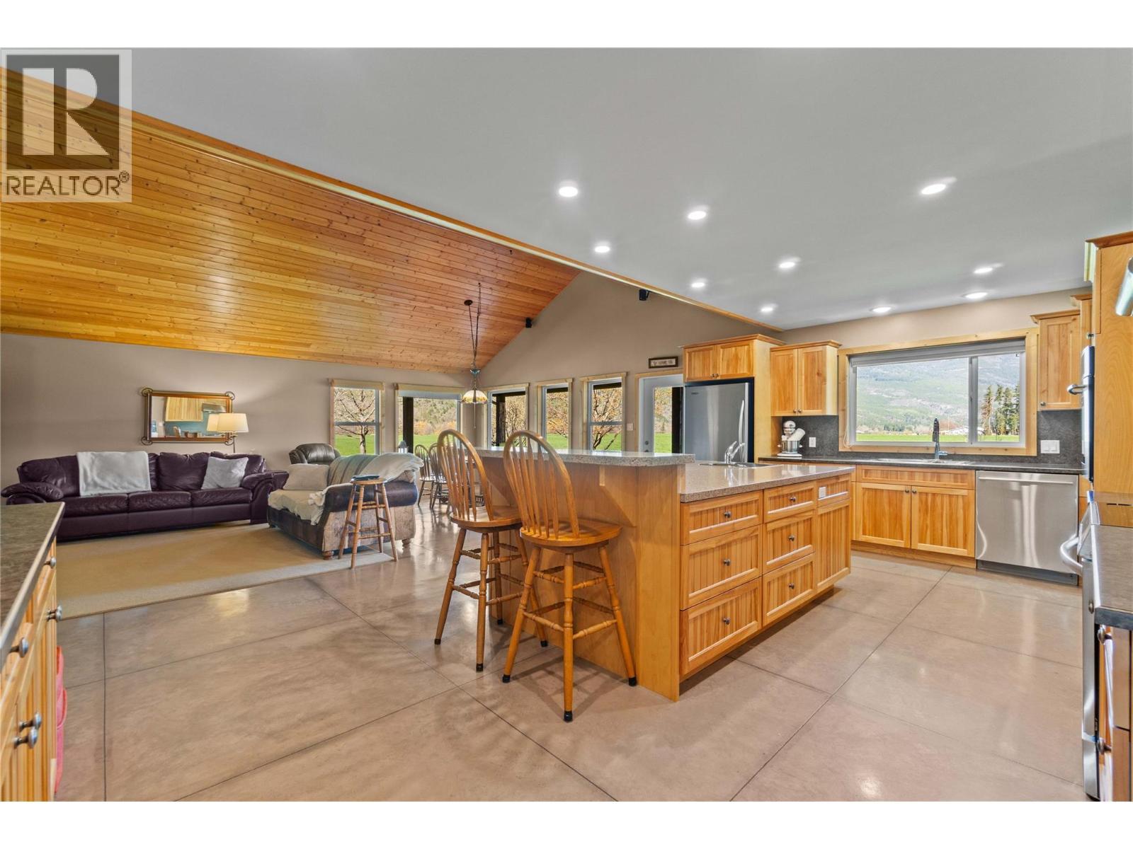 152 Salmon River Road. Salmon Arm, British Columbia