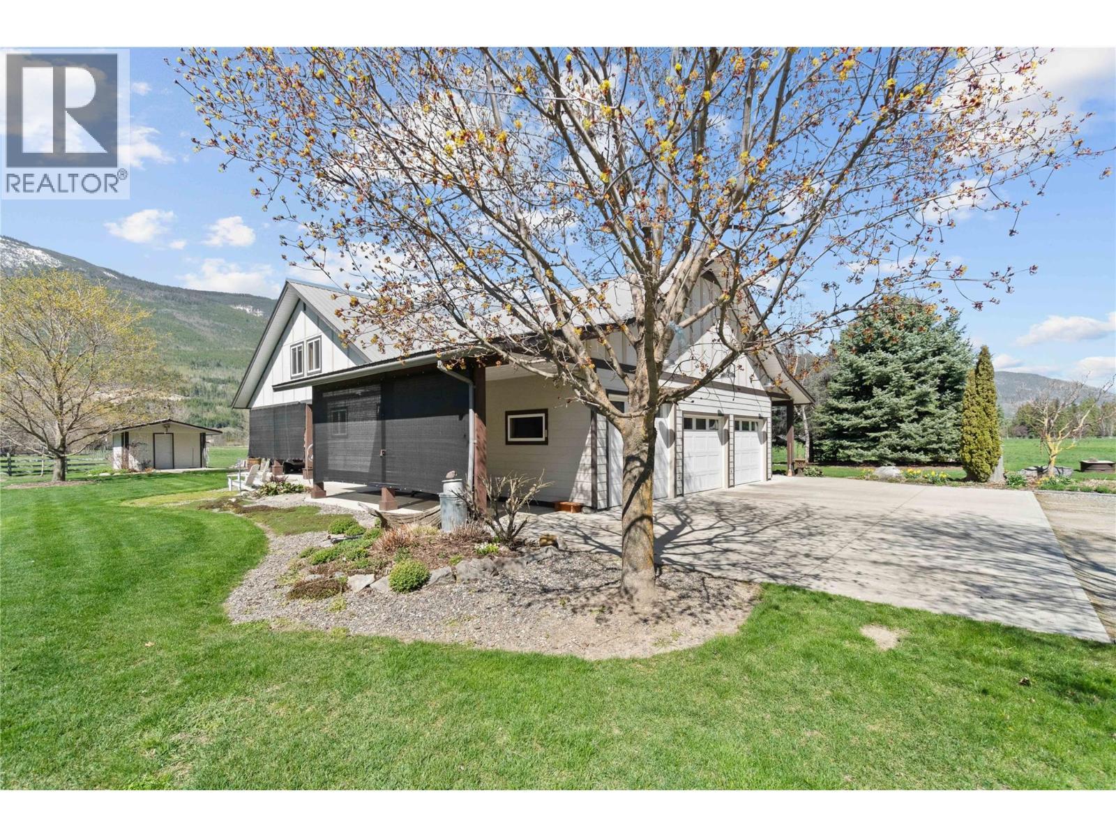 152 Salmon River Road. Salmon Arm, British Columbia