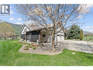152 Salmon River Road. Salmon Arm, British Columbia