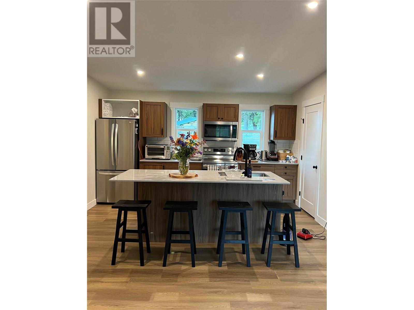 1238 Creighton Valley Road. Lumby, British Columbia