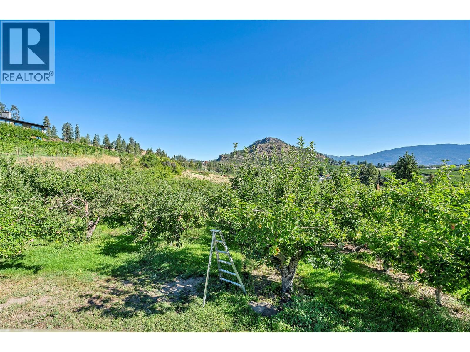 4206 Monro Avenue. Summerland, British Columbia