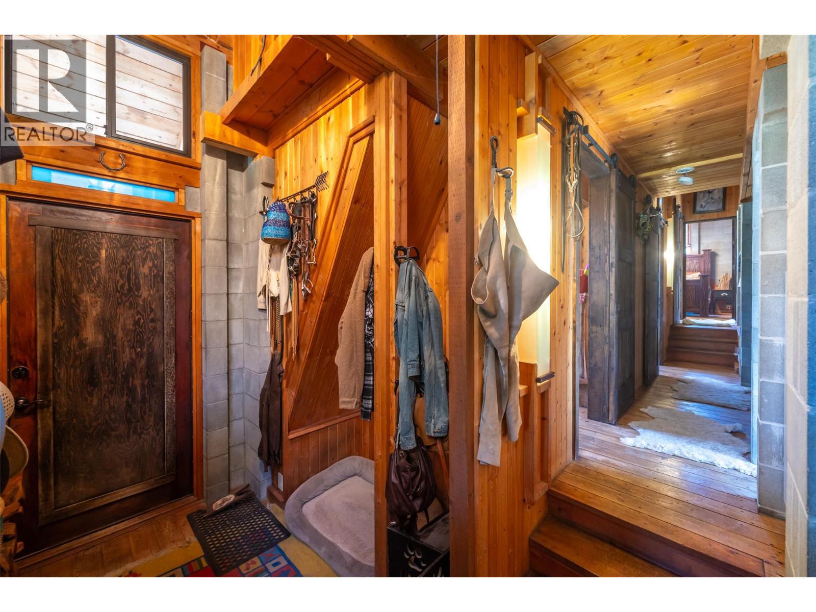 156 Porcupine Place. Oliver, British Columbia