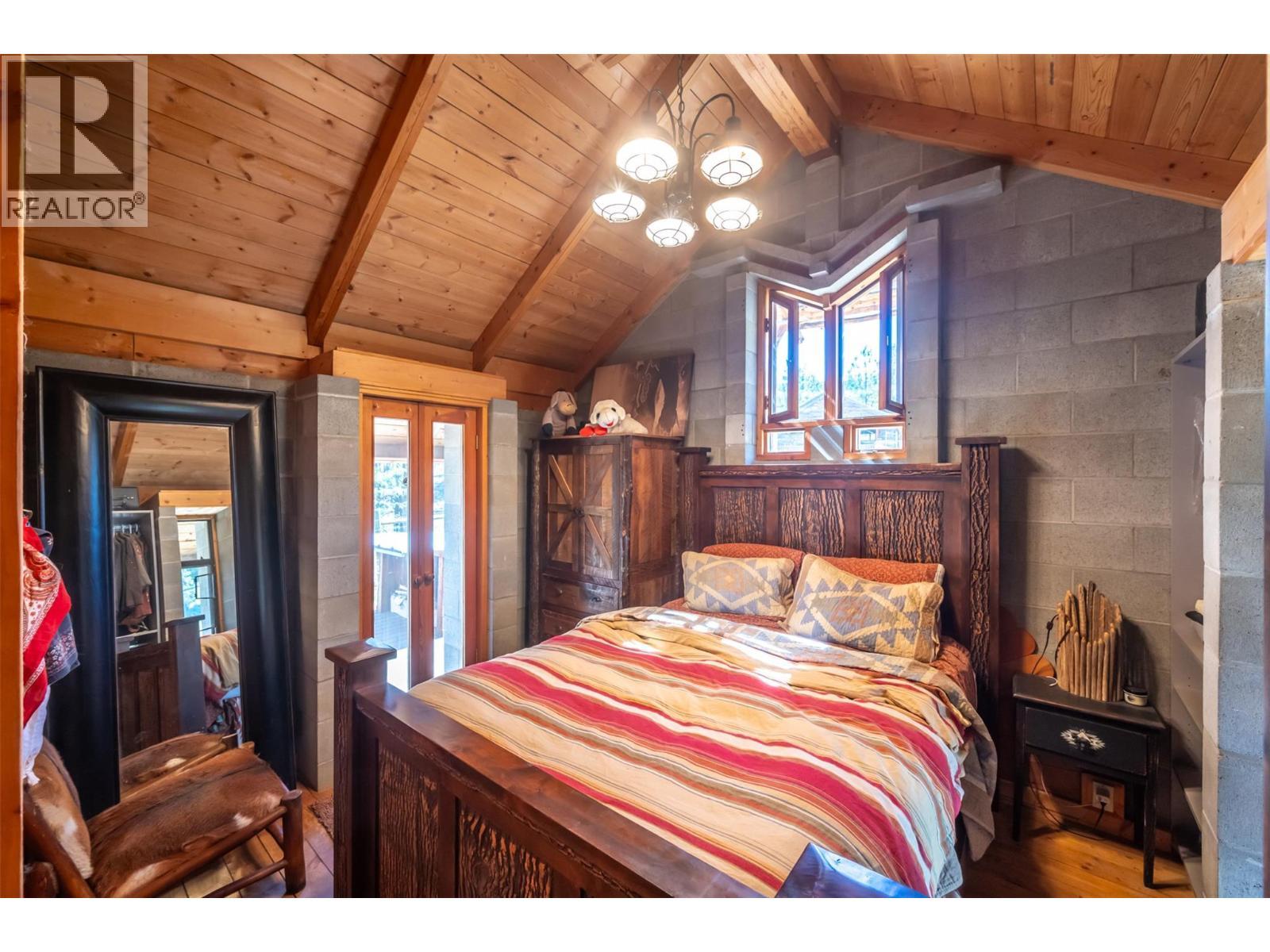 156 Porcupine Place. Oliver, British Columbia