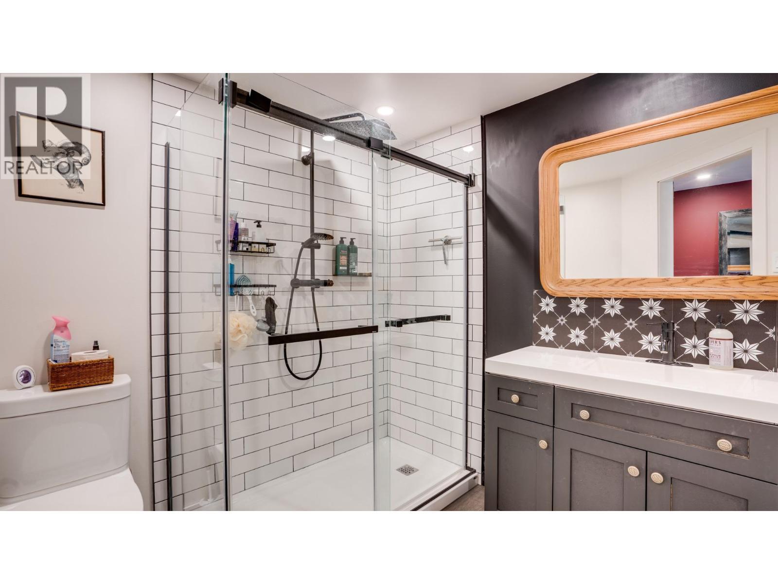 4767 Grandview Flats N Road. Armstrong, British Columbia