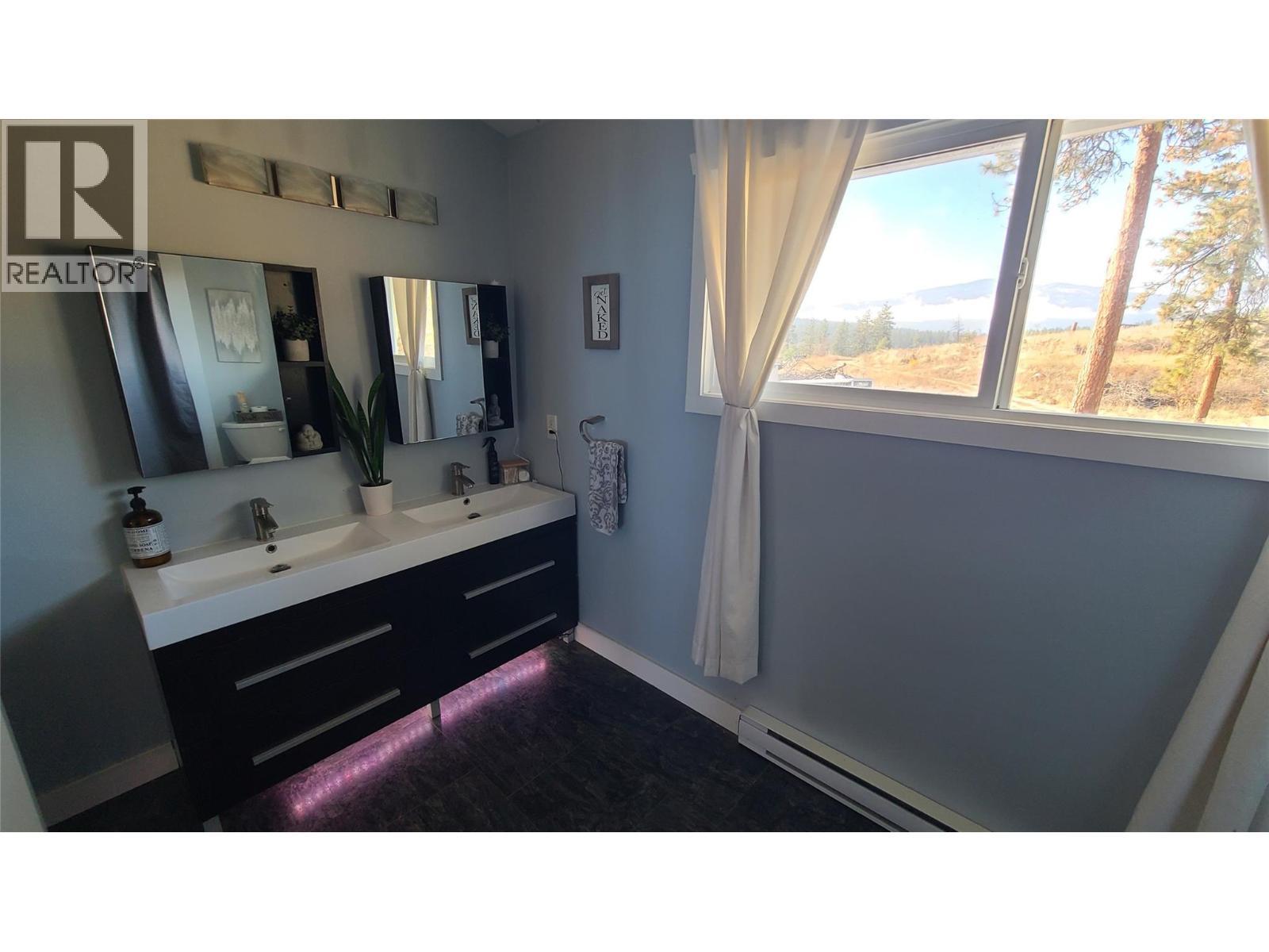 2670 Glenmore Rd Road. Kelowna, British Columbia