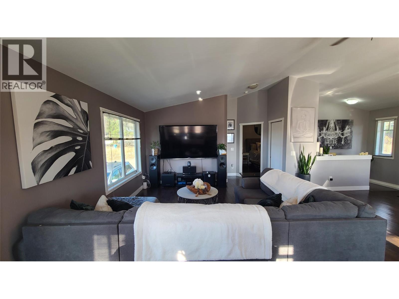 2670 Glenmore Rd Road. Kelowna, British Columbia