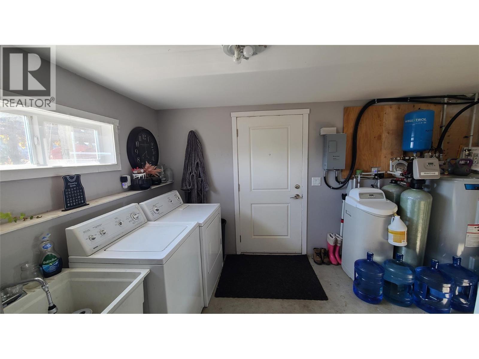 2670 Glenmore Rd Road. Kelowna, British Columbia