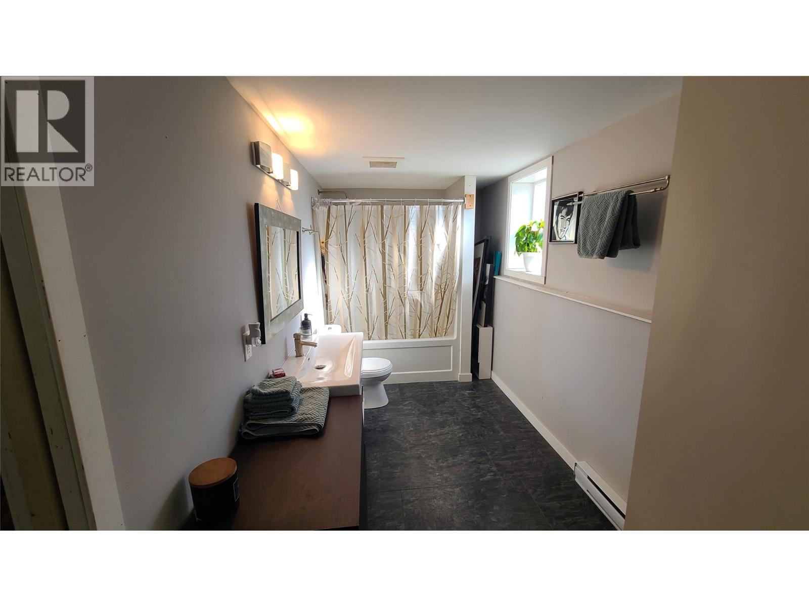 2670 Glenmore Rd Road. Kelowna, British Columbia