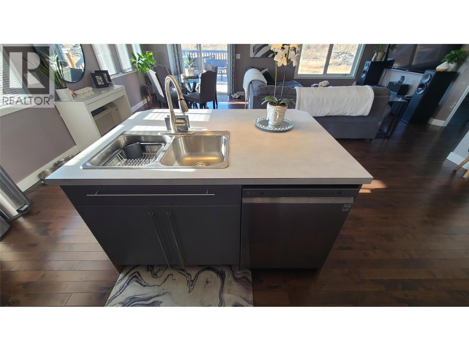 2670 Glenmore Rd Road. Kelowna, British Columbia