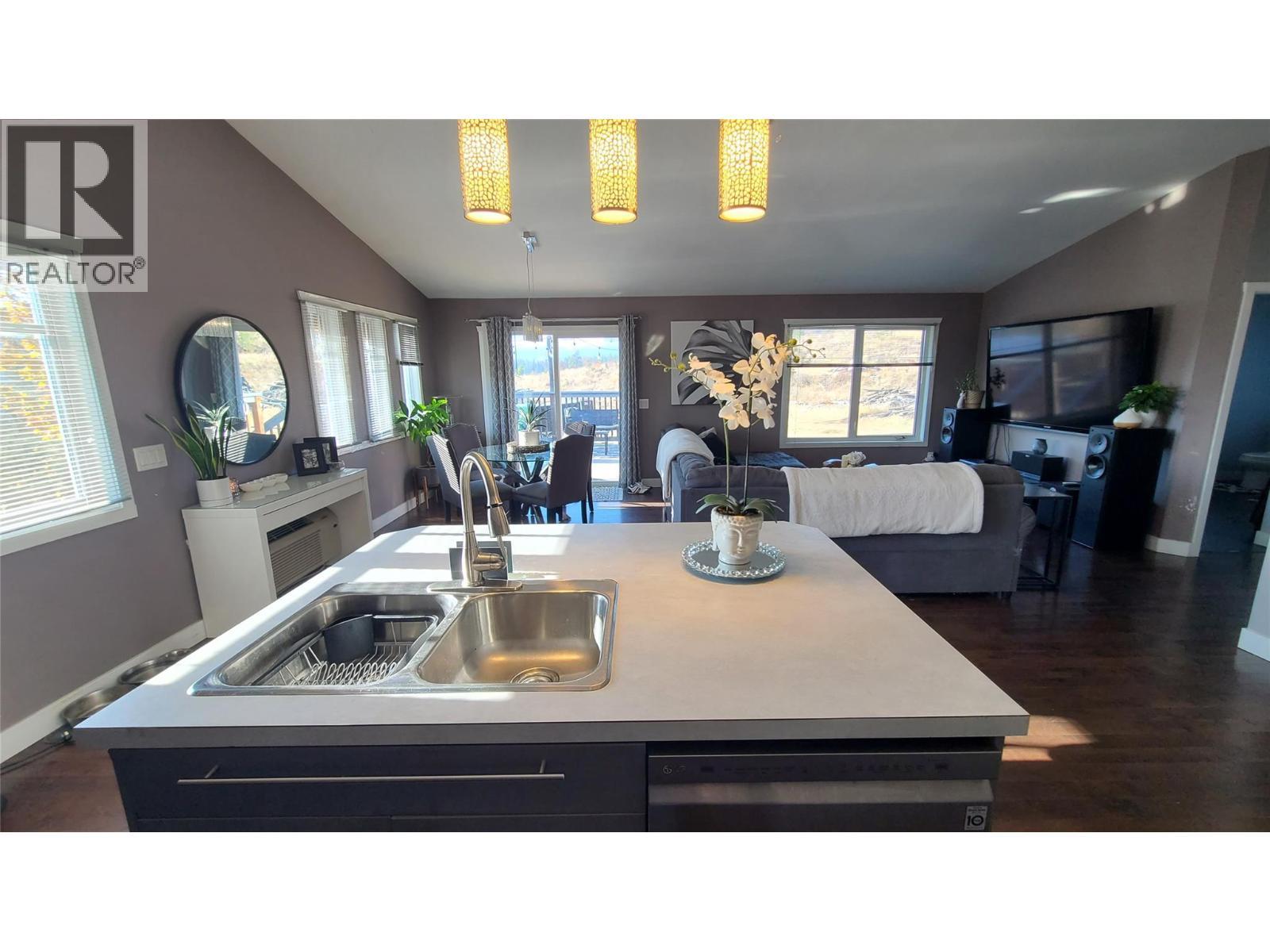 2670 Glenmore Rd Road. Kelowna, British Columbia