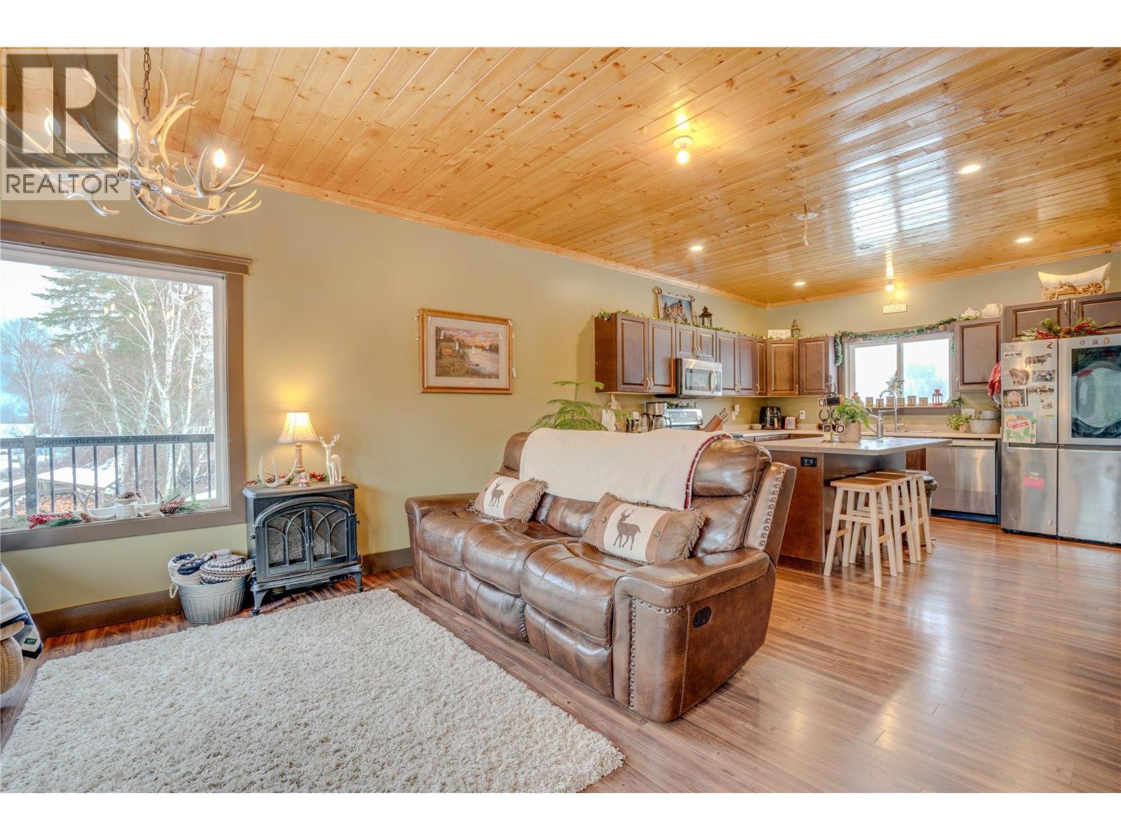 1519 Highway 6 Highway. Cherryville, British Columbia