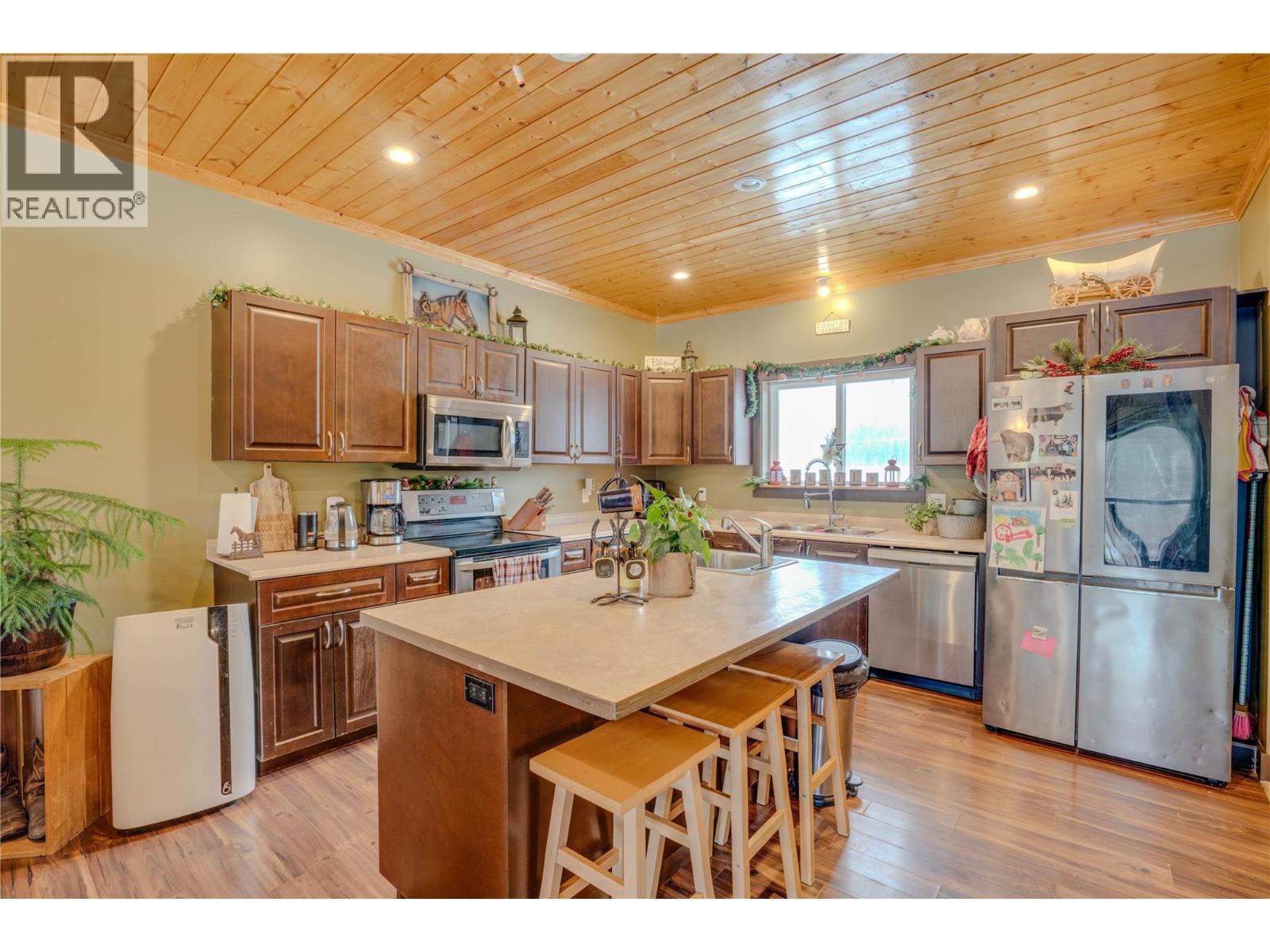 1519 Highway 6 Highway. Cherryville, British Columbia