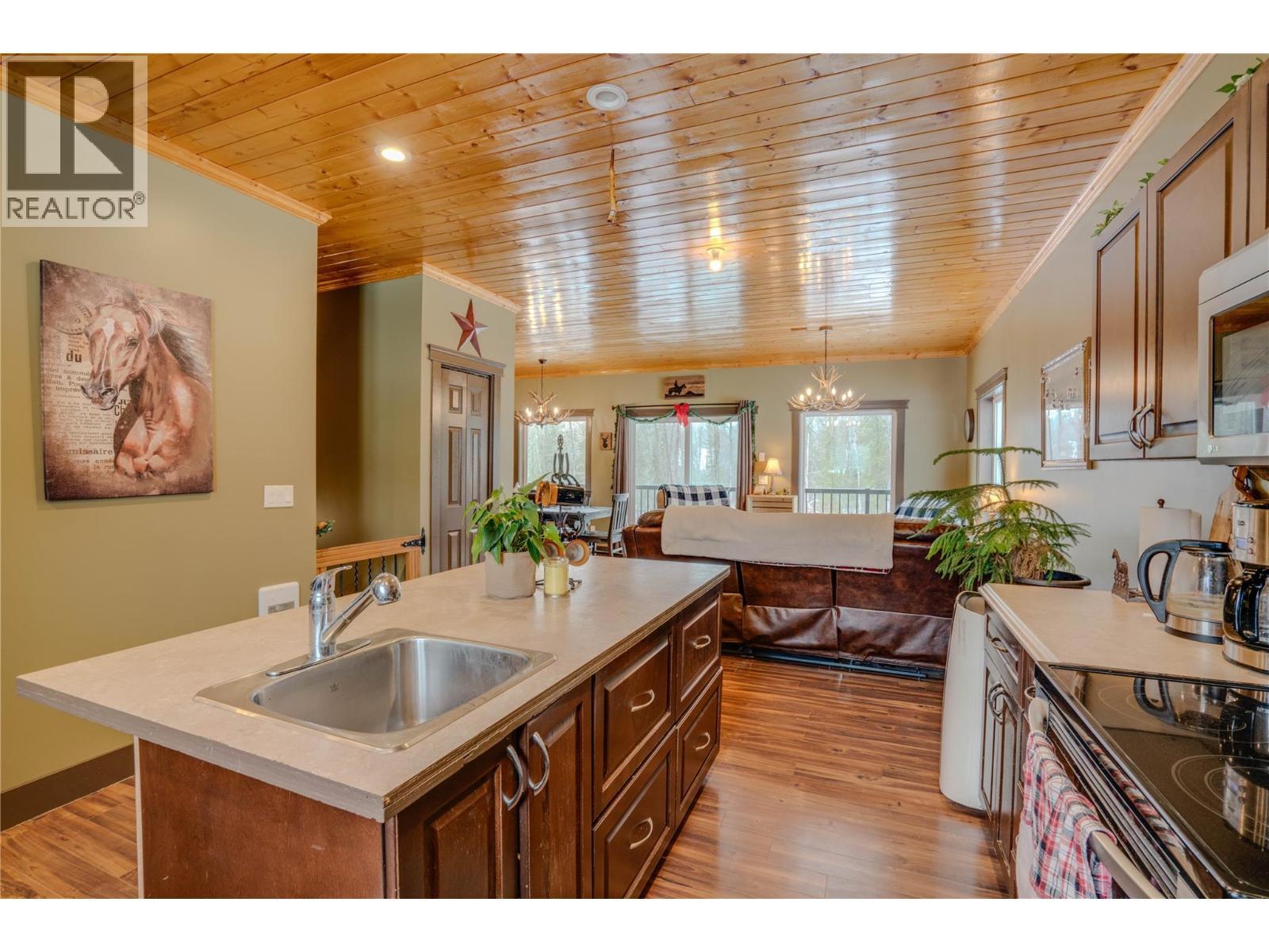 1519 Highway 6 Highway. Cherryville, British Columbia