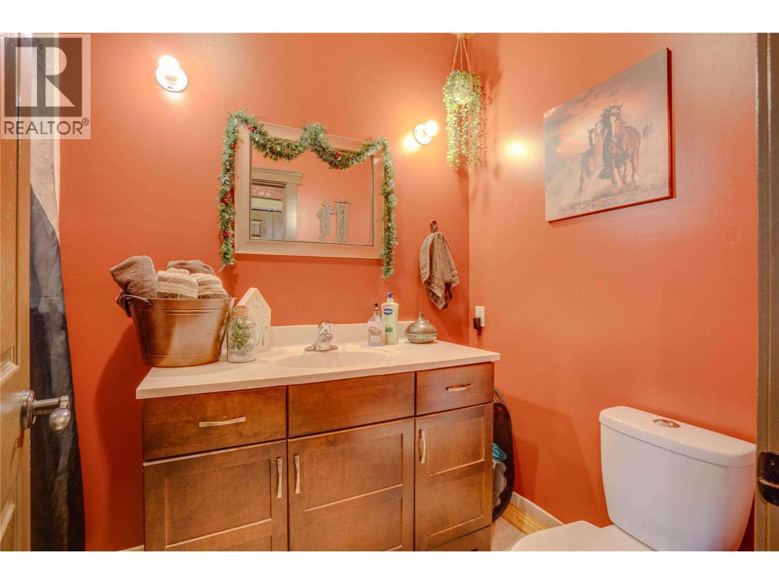 1519 Highway 6 Highway. Cherryville, British Columbia