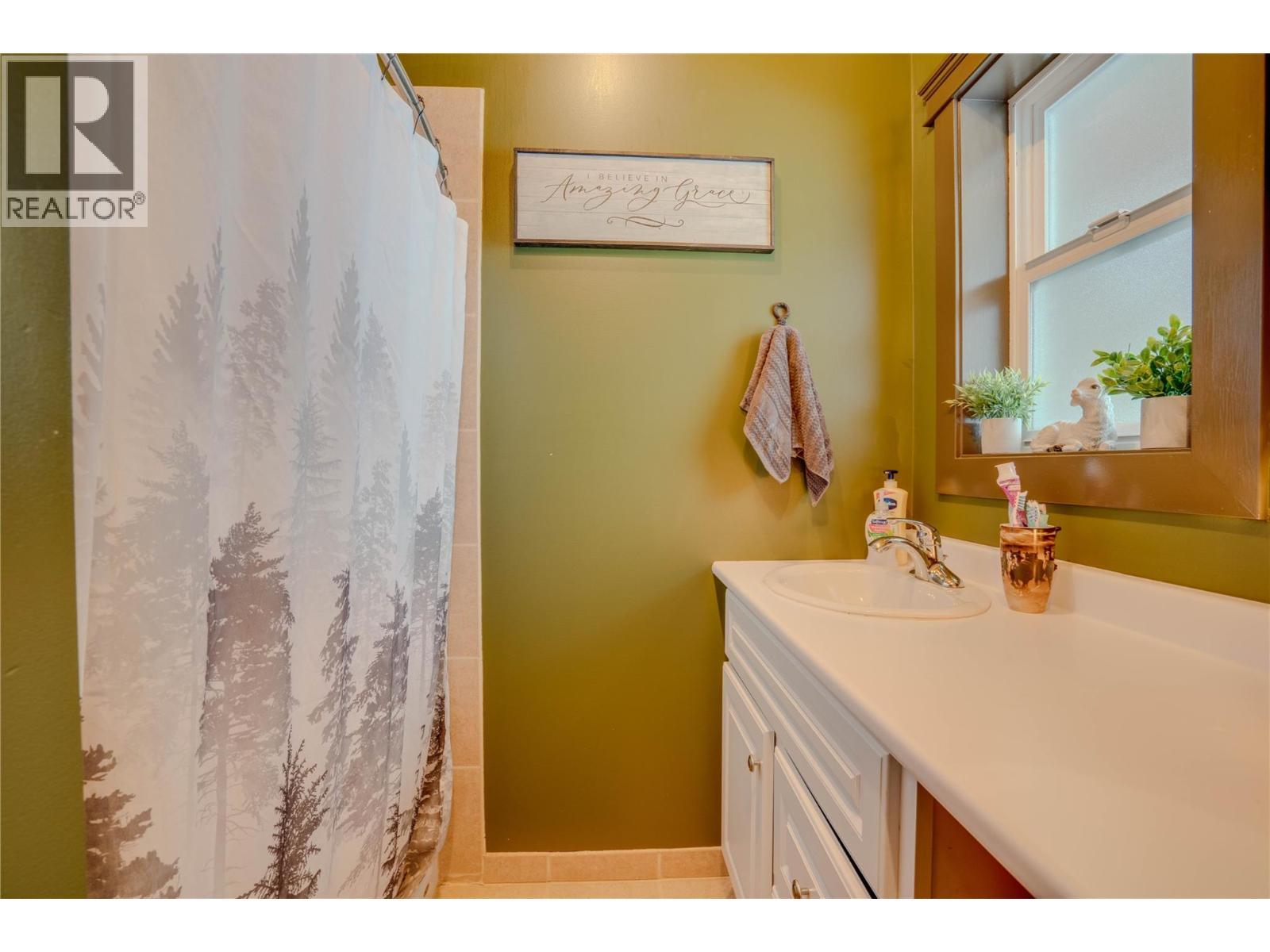 1519 Highway 6 Highway. Cherryville, British Columbia