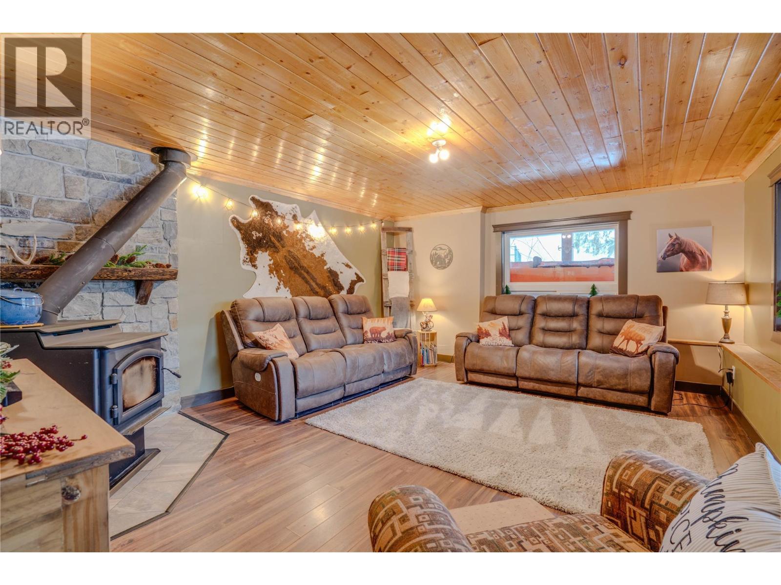 1519 Highway 6 Highway. Cherryville, British Columbia