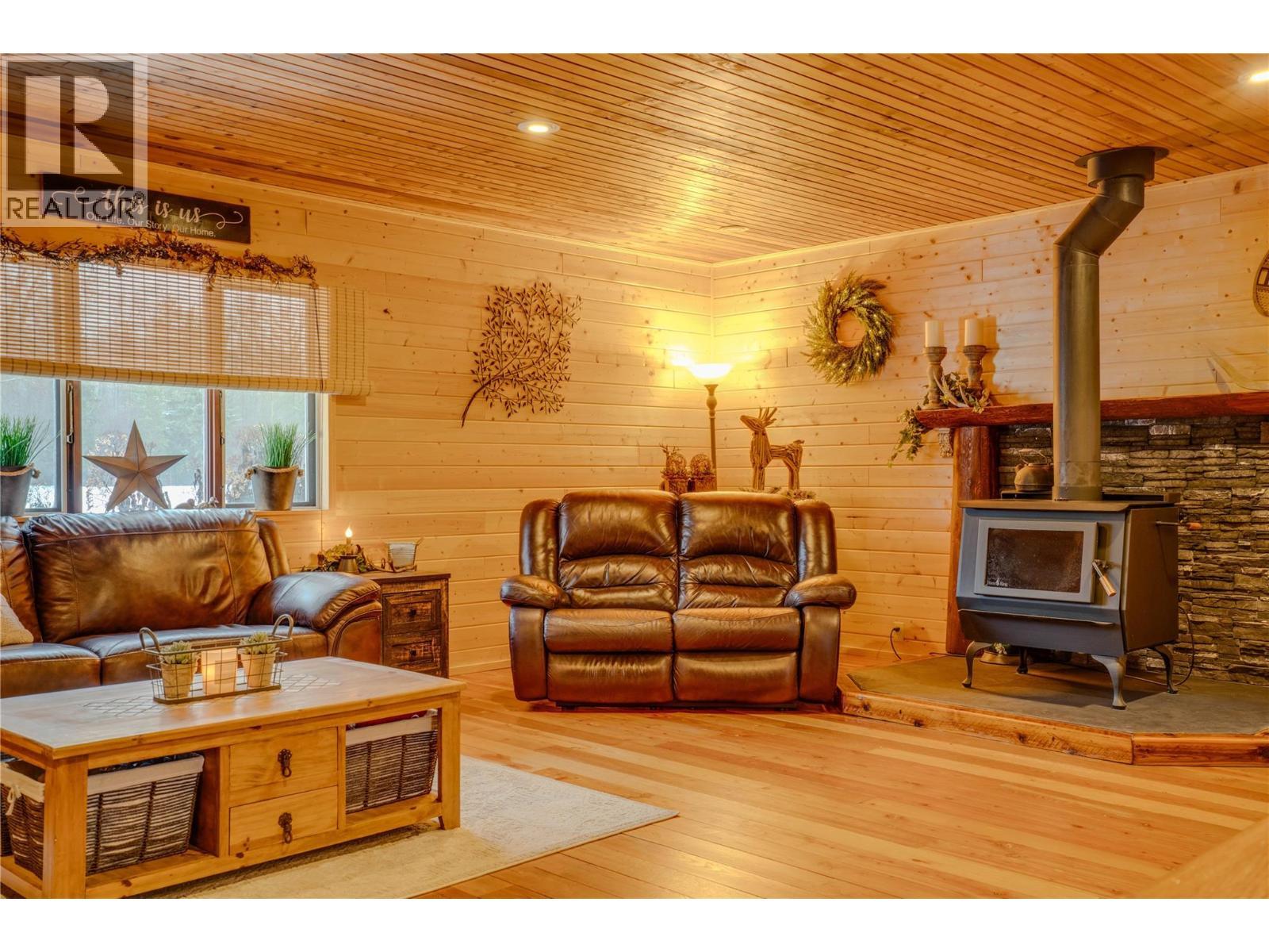 1519 Highway 6 Highway. Cherryville, British Columbia