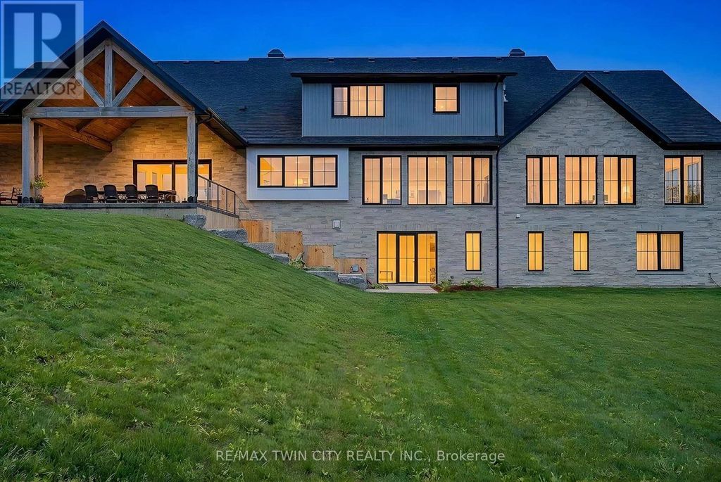 742 Country Squire Road, Waterloo