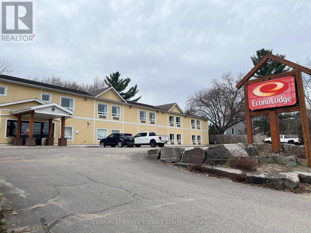 117 Main Street W, Huntsville (chaffey)