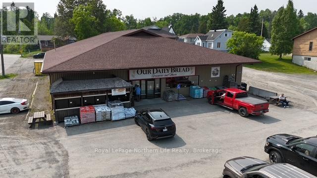 6722 Highway 11 N, Temagami