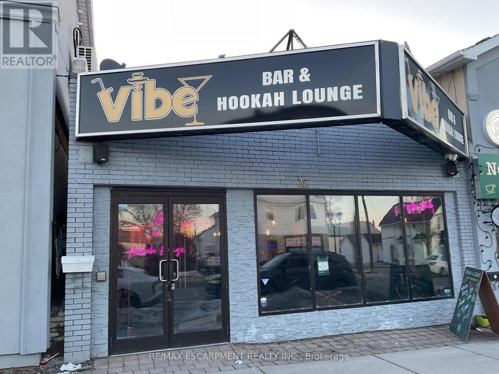 32 Main Street S, Newmarket (central Newmarket)