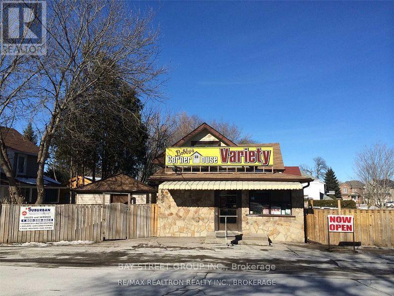 695 Srigley Street, Newmarket (gorham-College Manor)