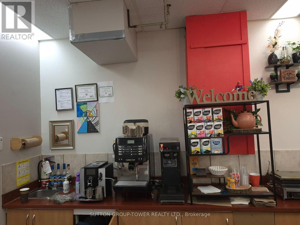 101 - 245 Fairview Mall Drive, Toronto (don Valley Village)