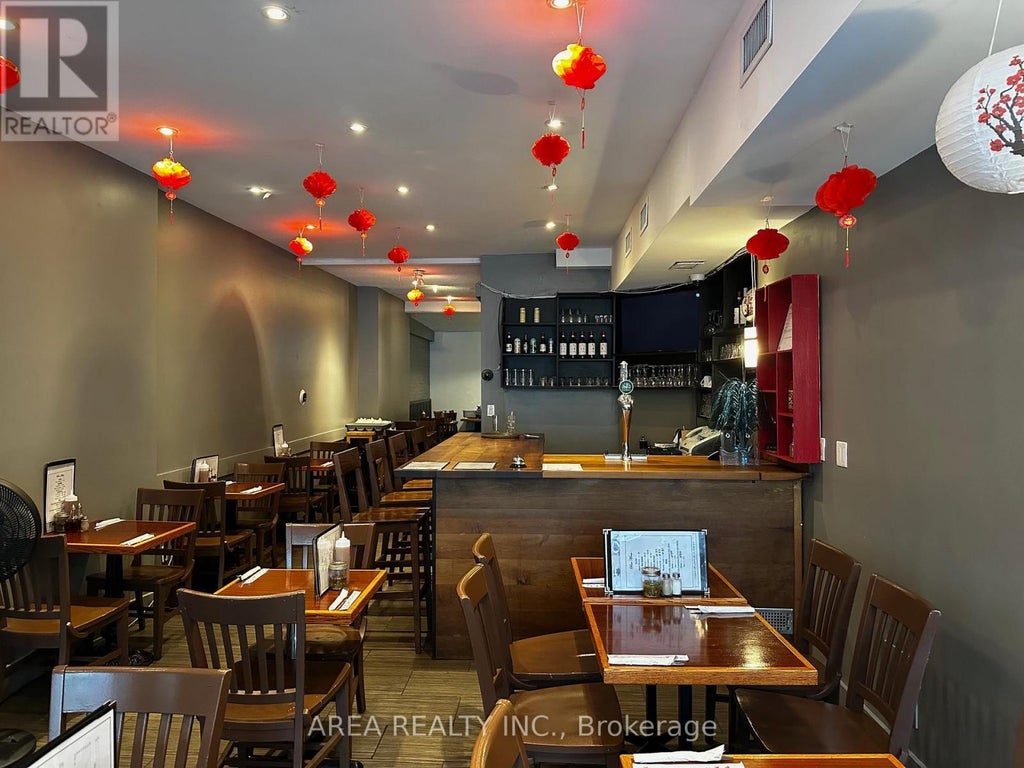 371 Roncesvalles Avenue E, Toronto (roncesvalles)