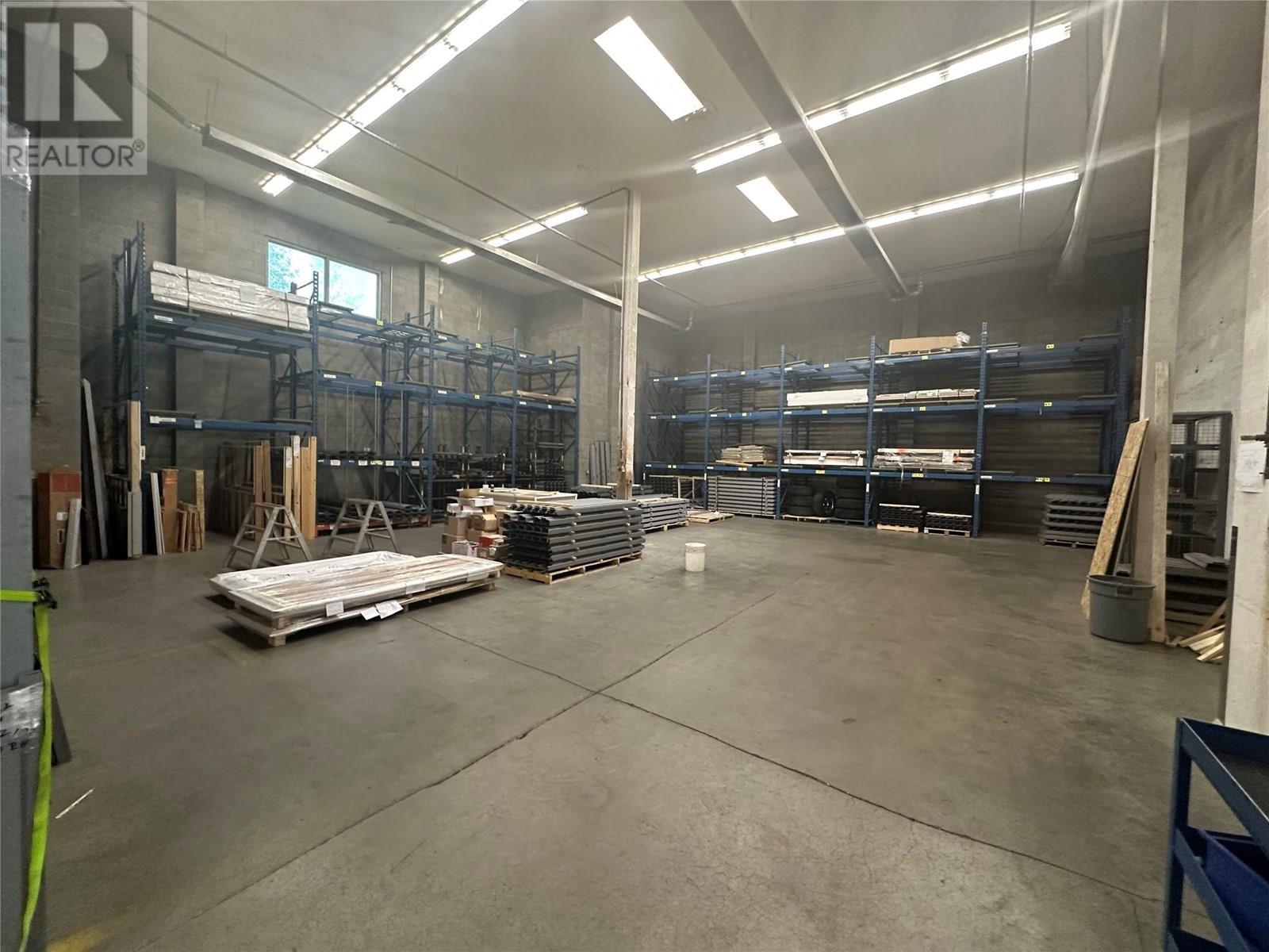 1418-1420 Hunter Court. Kelowna, British Columbia