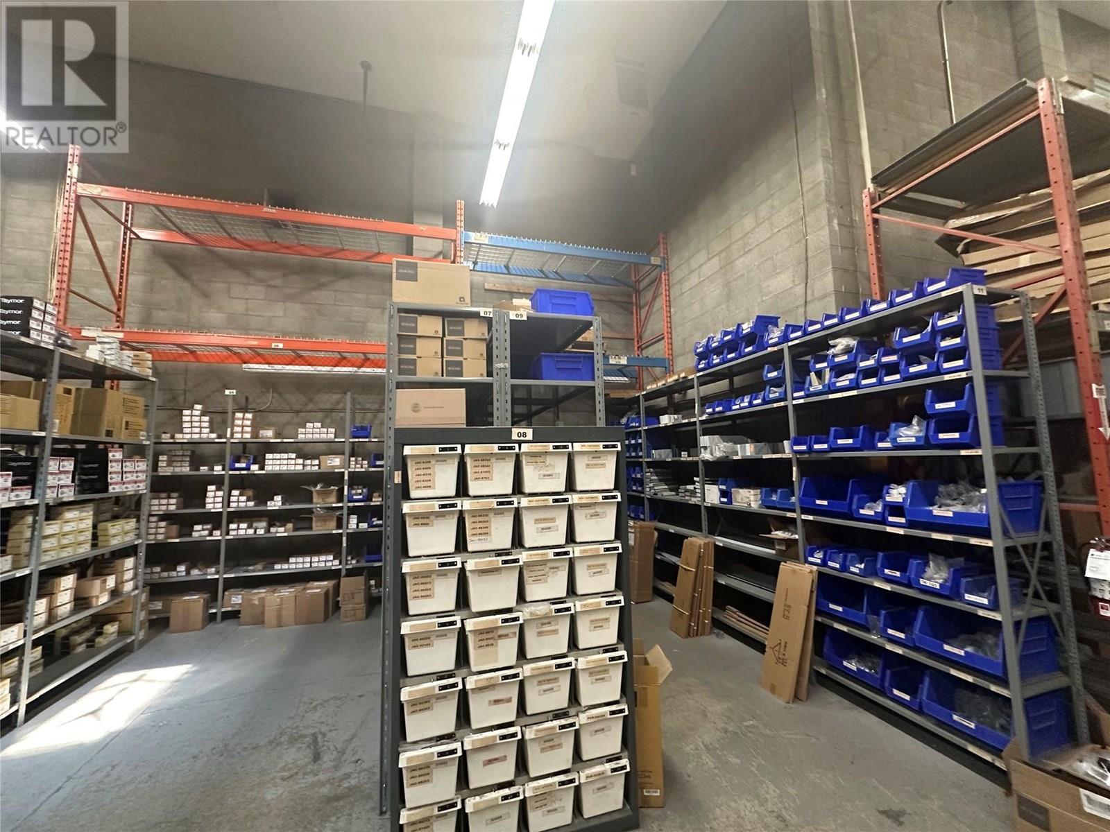 1418-1420 Hunter Court. Kelowna, British Columbia