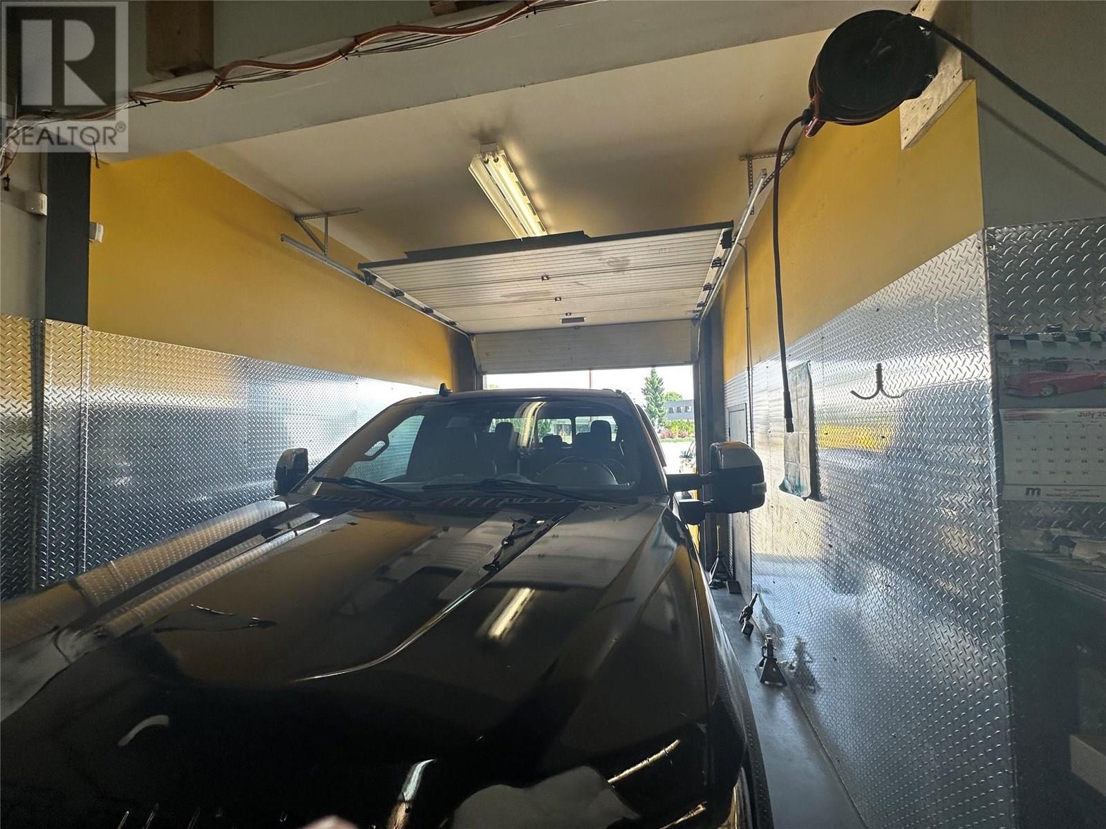 1418-1420 Hunter Court. Kelowna, British Columbia