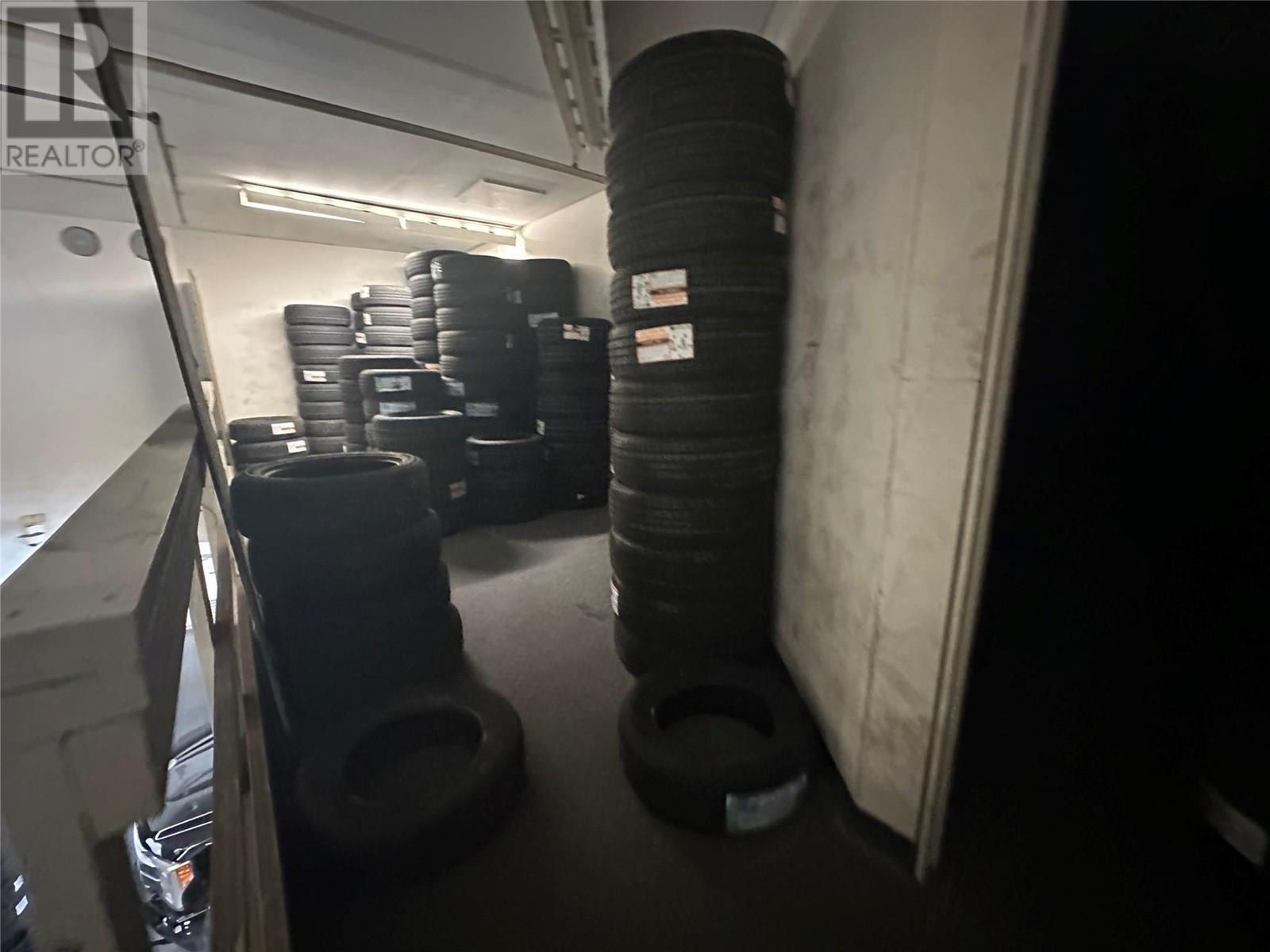 1418-1420 Hunter Court. Kelowna, British Columbia