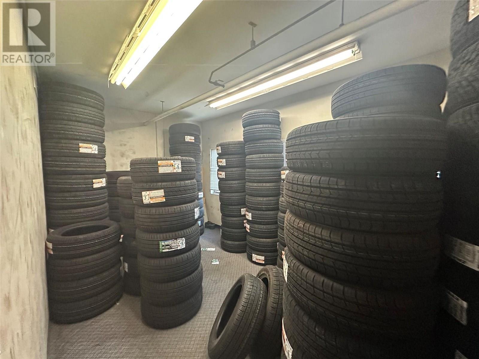 1418-1420 Hunter Court. Kelowna, British Columbia