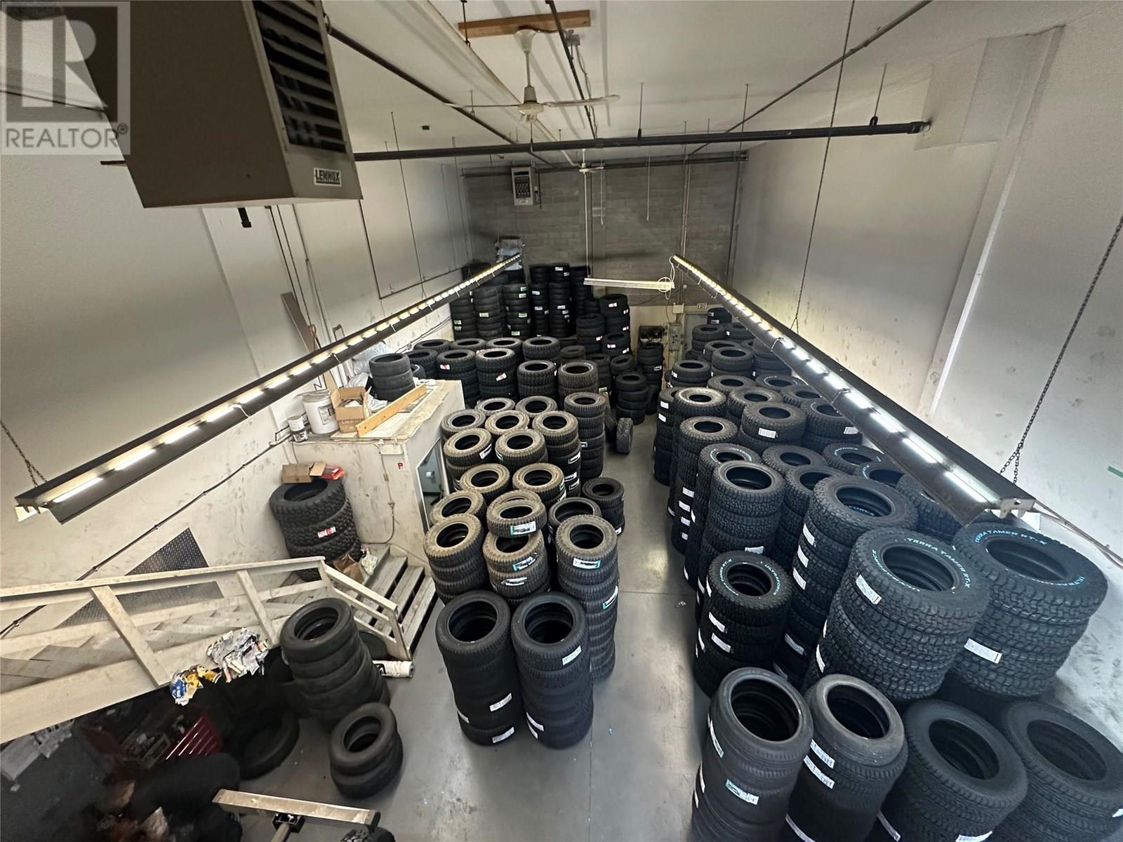 1418-1420 Hunter Court. Kelowna, British Columbia